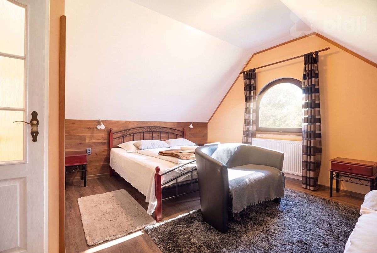 Prodej vily 370 m², pozemek 4168 m² – fotografie 5