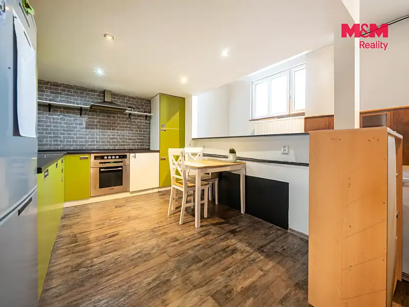 Prodej rodinného domu 203 m², pozemek 654 m², Hostivice – náhled fotky 2