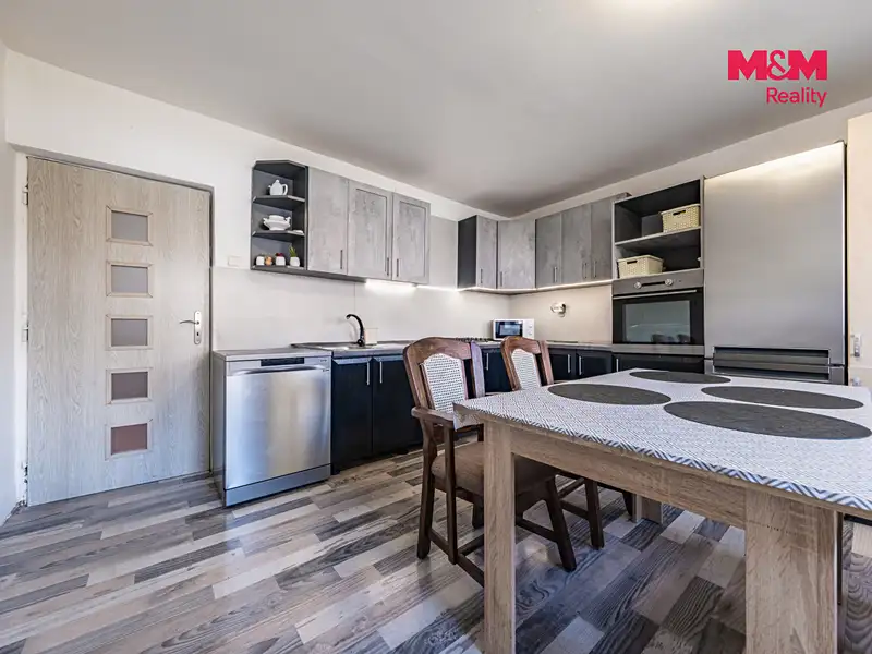 Prodej rodinného domu 108 m², pozemek 438 m², Bobnice – náhled fotky 3