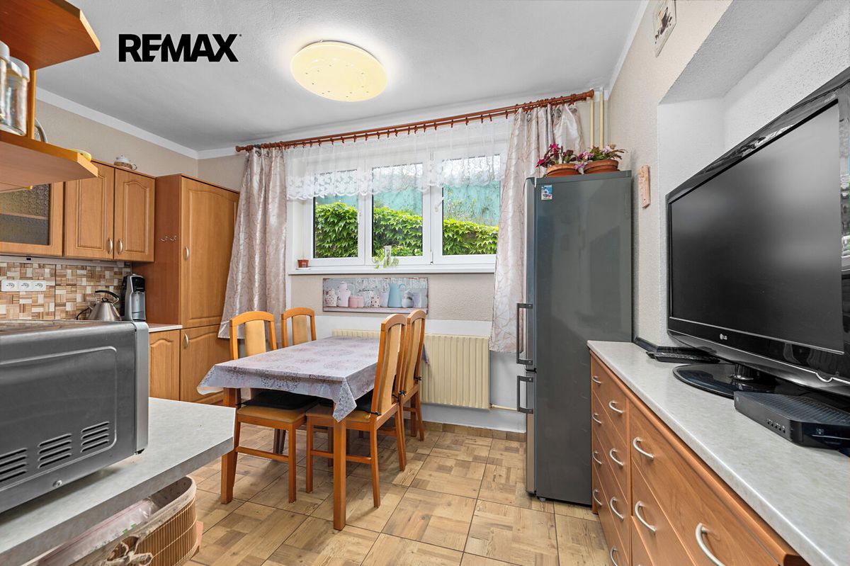 Prodej rodinného domu 306 m², pozemek 717 m² – fotografie 4