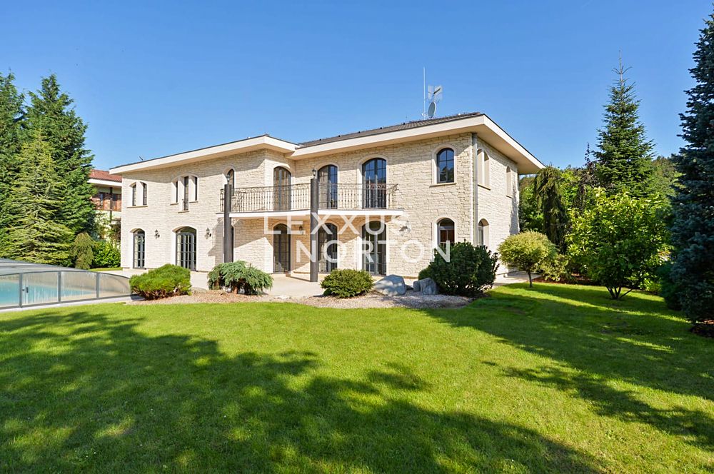 Pronájem vily 600 m², pozemek 1450 m²