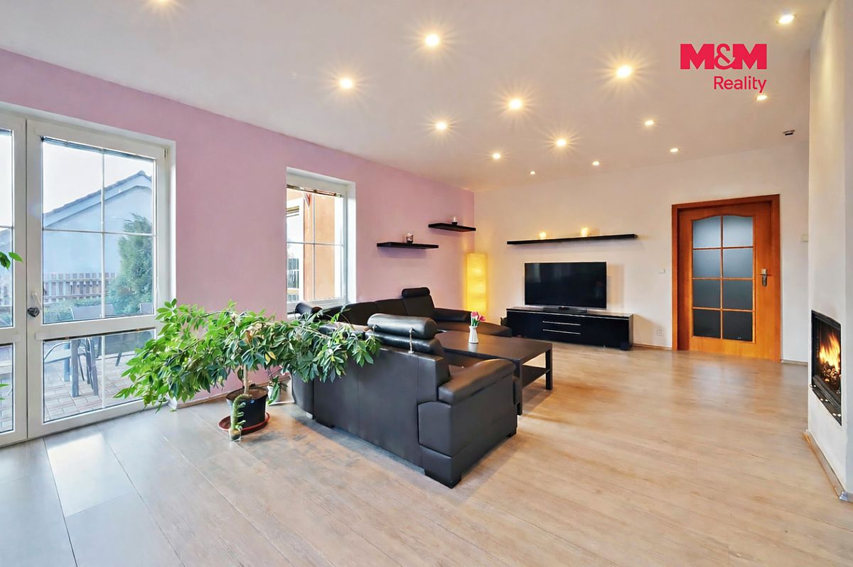 Prodej rodinného domu 165 m², pozemek 2125 m² – fotografie 3