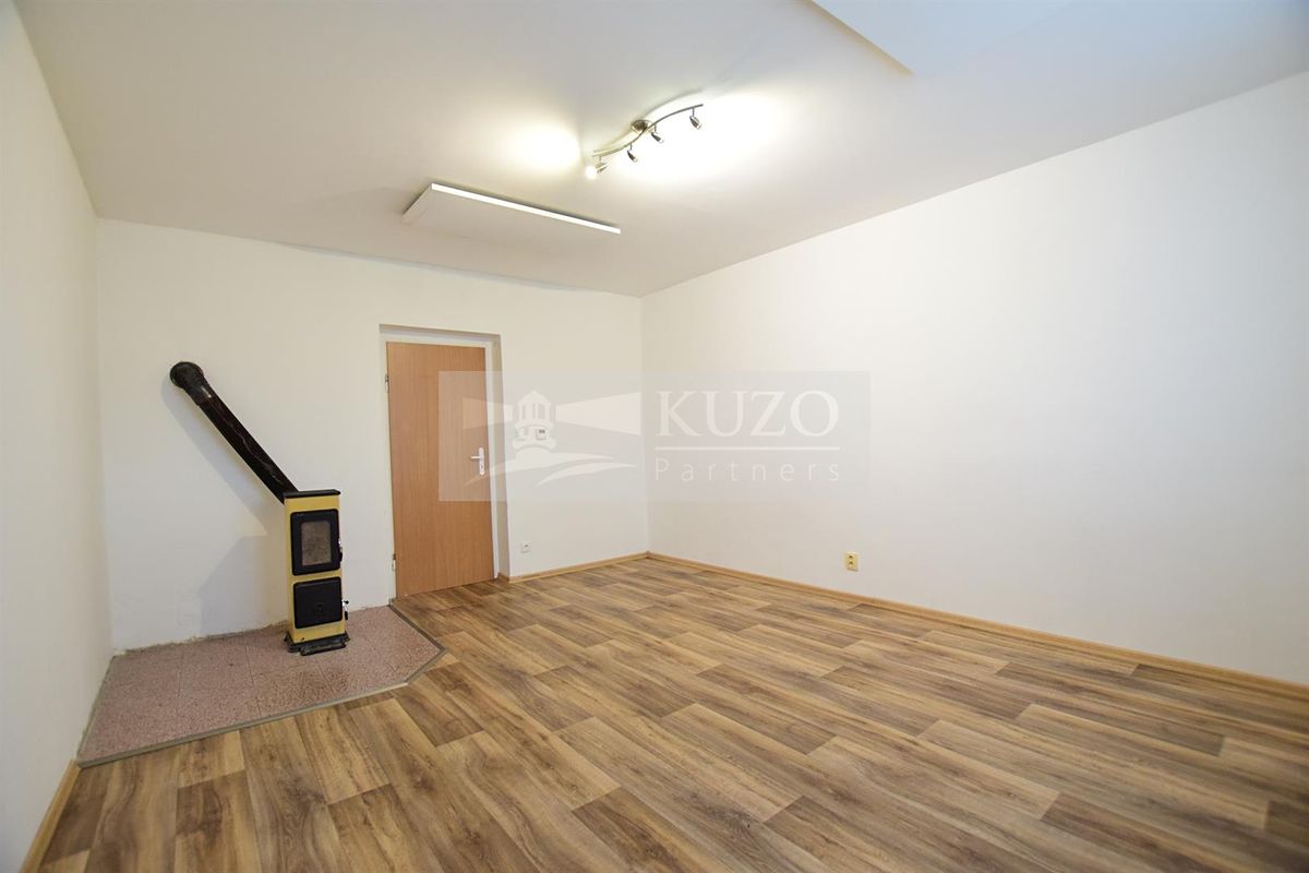 Pronájem bytu 1+1 37 m² – fotografie 3