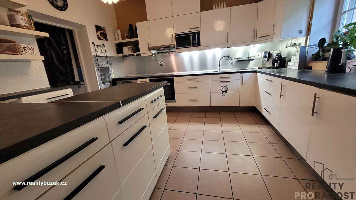 Prodej vícegeneračního domu 220 m², pozemek 900 m²