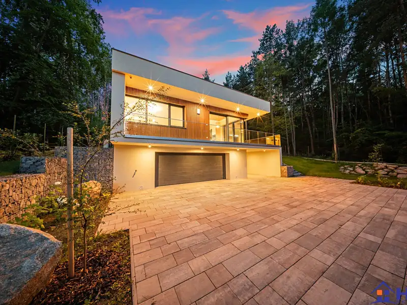Prodej vily 265 m², pozemek 1811 m², Jevany – náhled fotky 2