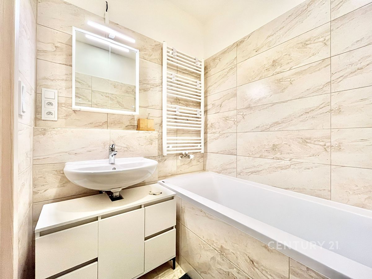 Pronájem bytu 3+kk 66 m² – fotografie 3