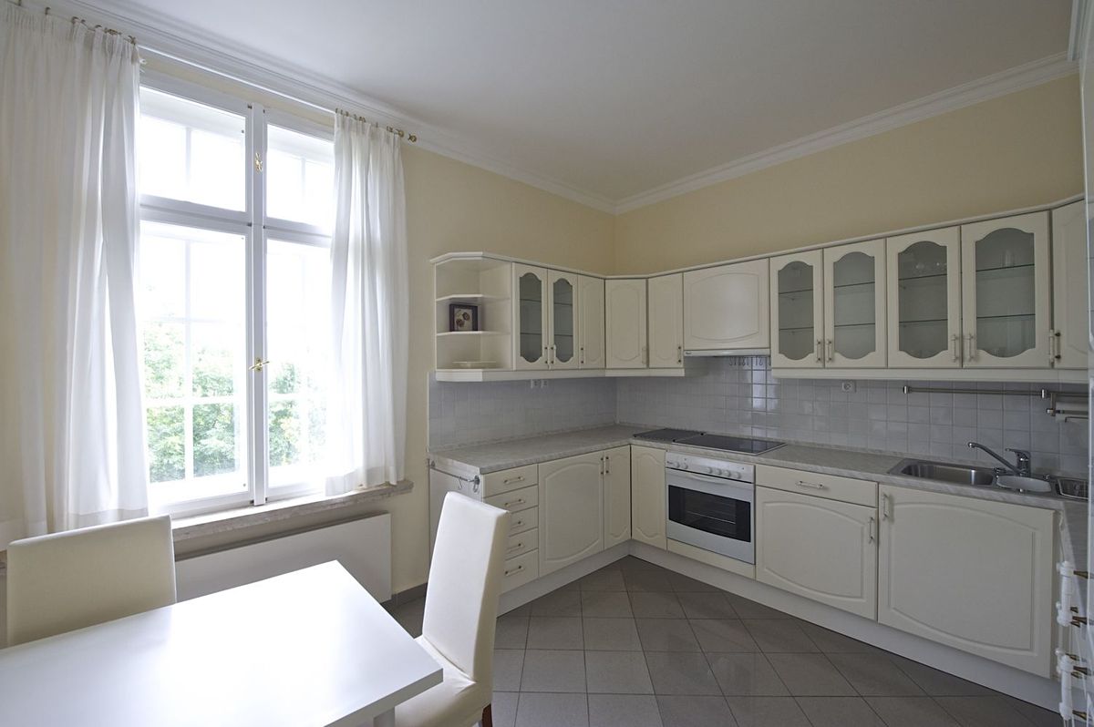 Pronájem bytu 4+1 190 m² – fotografie 3