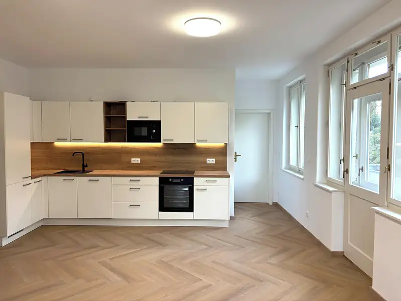 Pronájem bytu 2+kk 80 m², Praha – náhled fotky 3