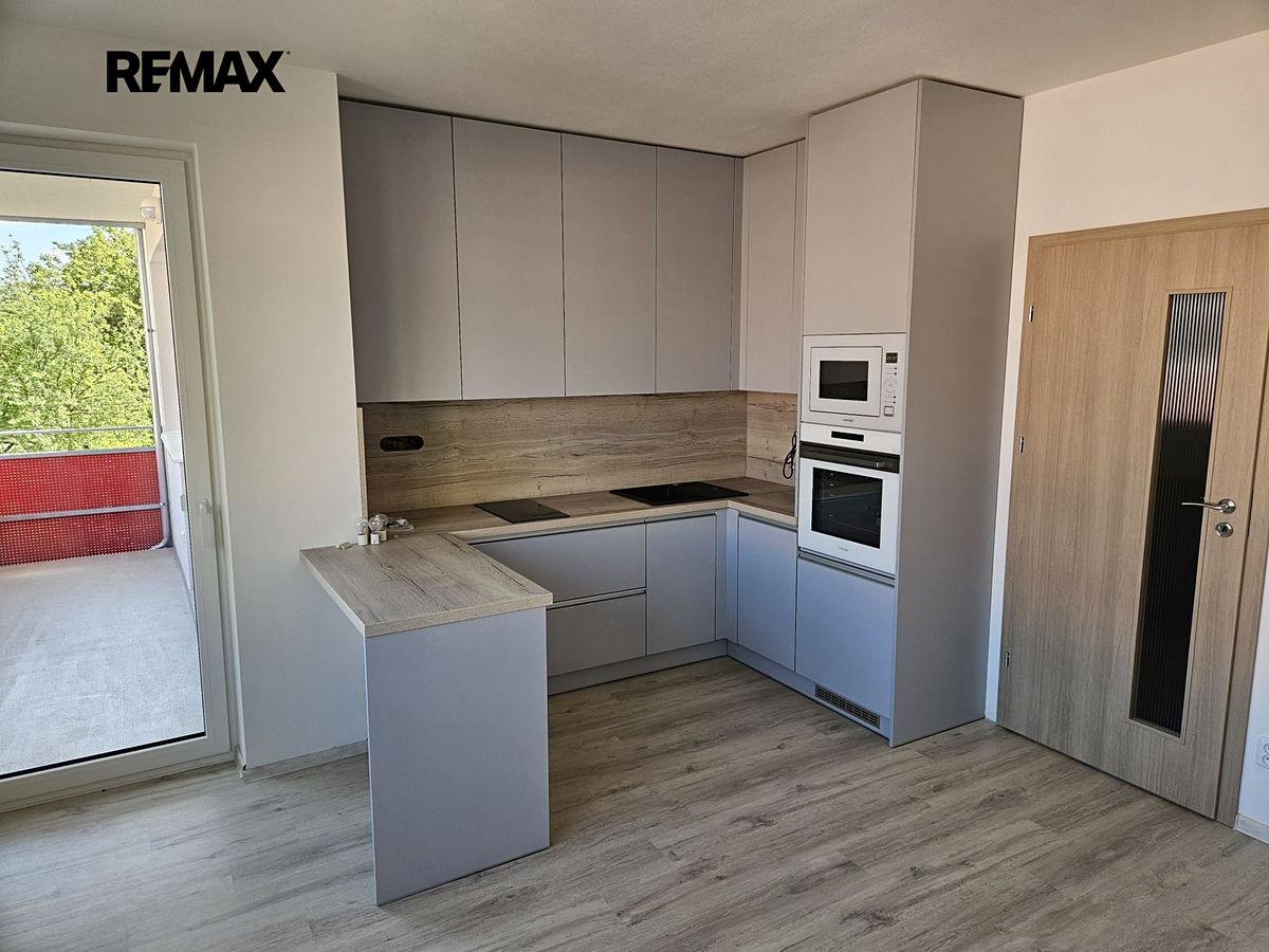 Pronájem bytu 1+kk 29 m² – fotografie 3