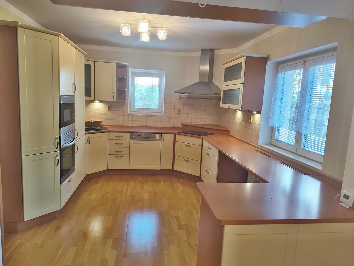 Prodej rodinného domu 155 m², pozemek 858 m² – fotografie 4