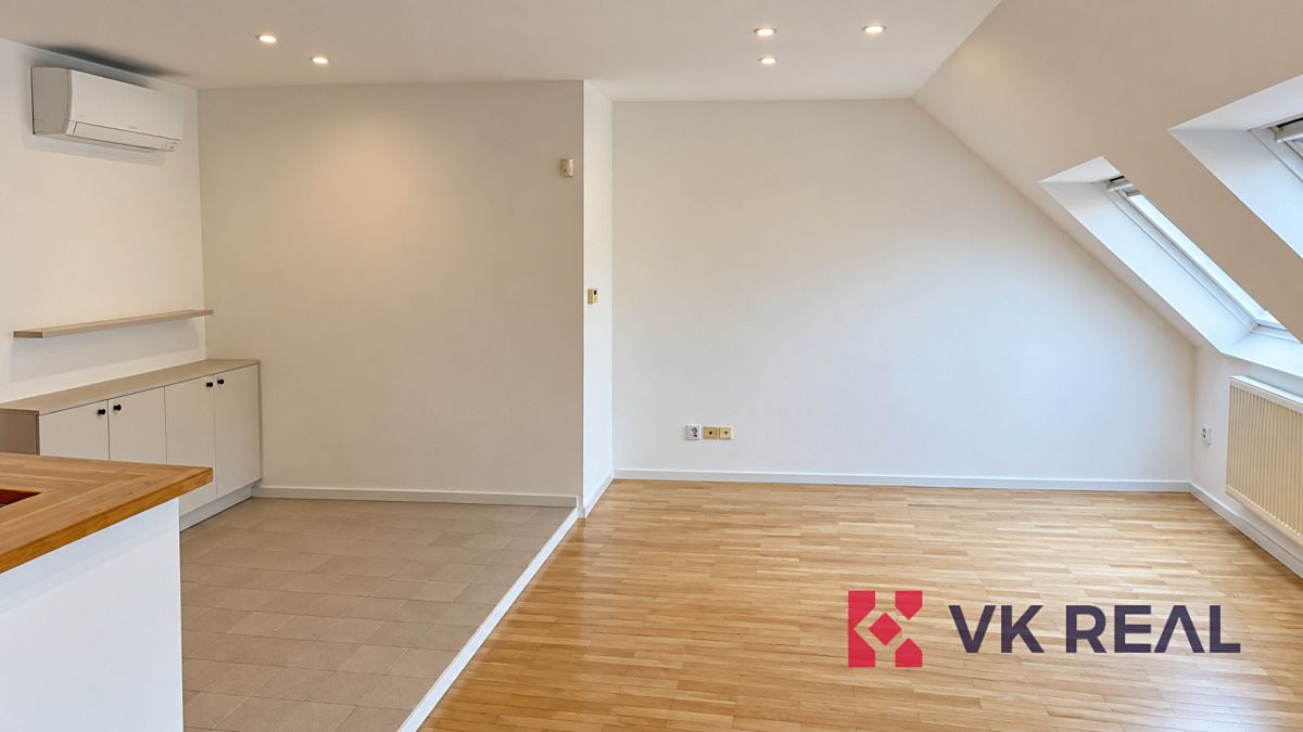 Pronájem bytu 2+kk 61 m² – fotografie 2