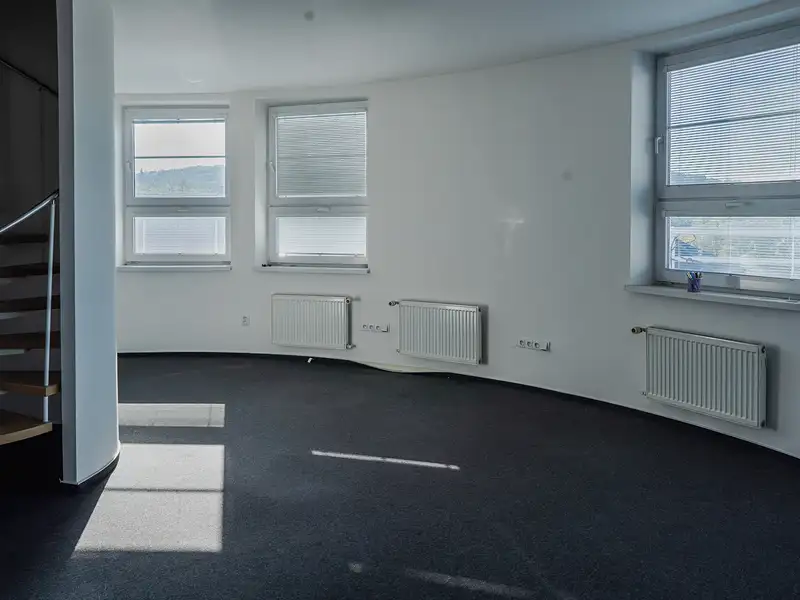 Pronájem kanceláře 98 m², Praha – náhled fotky 2