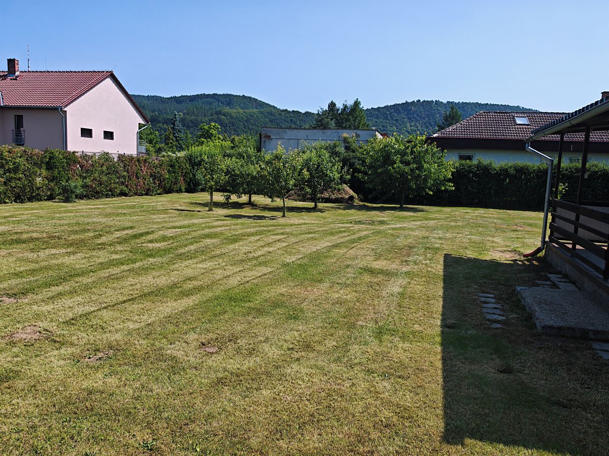 Prodej stavebního pozemku 1047 m² – fotografie 3