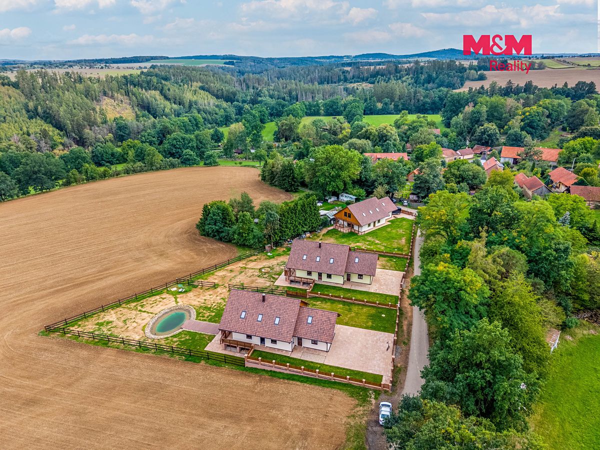 Prodej rodinného domu 221 m², pozemek 1365 m² – fotografie 4