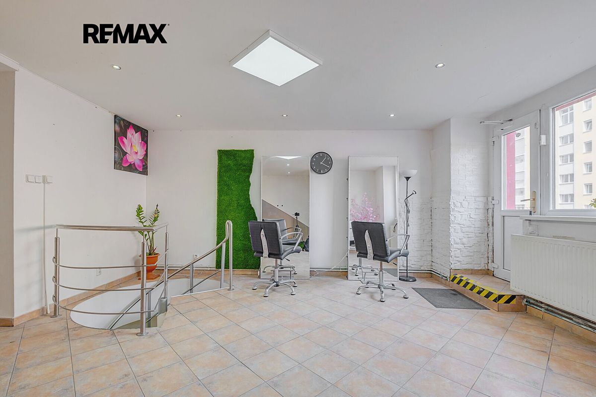 Pronájem obchodního prostoru 151 m² – fotografie 2