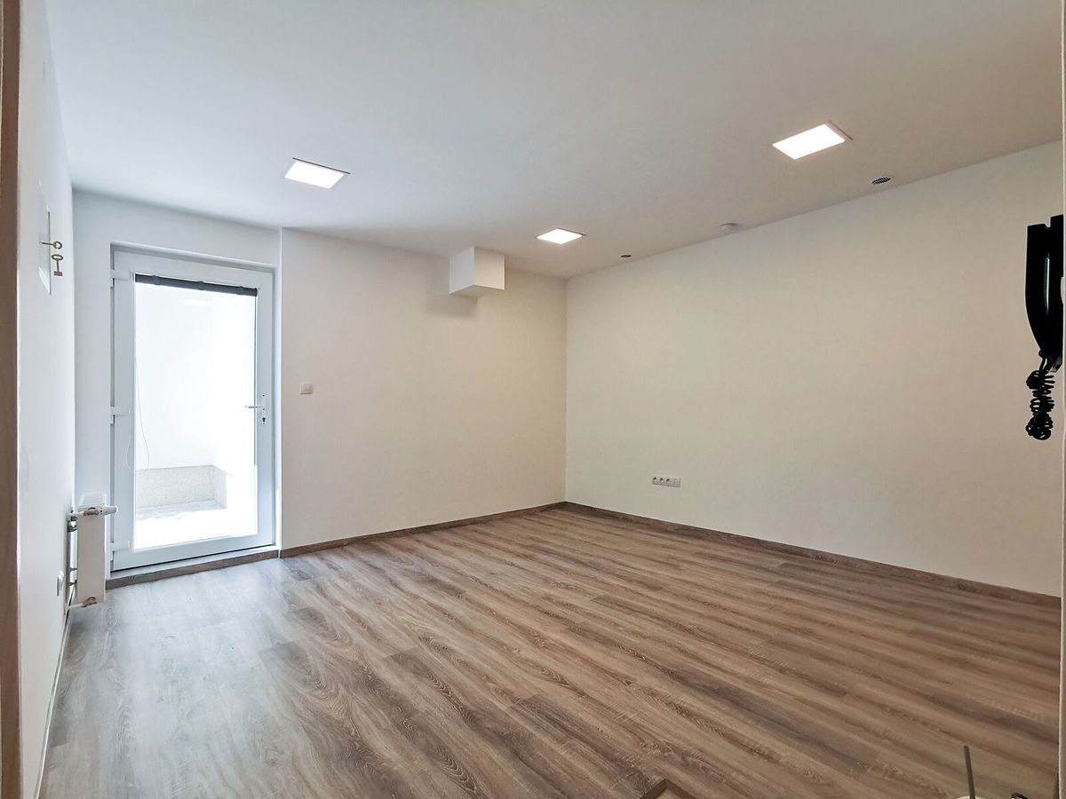 Pronájem bytu 1+kk 29 m² – fotografie 2