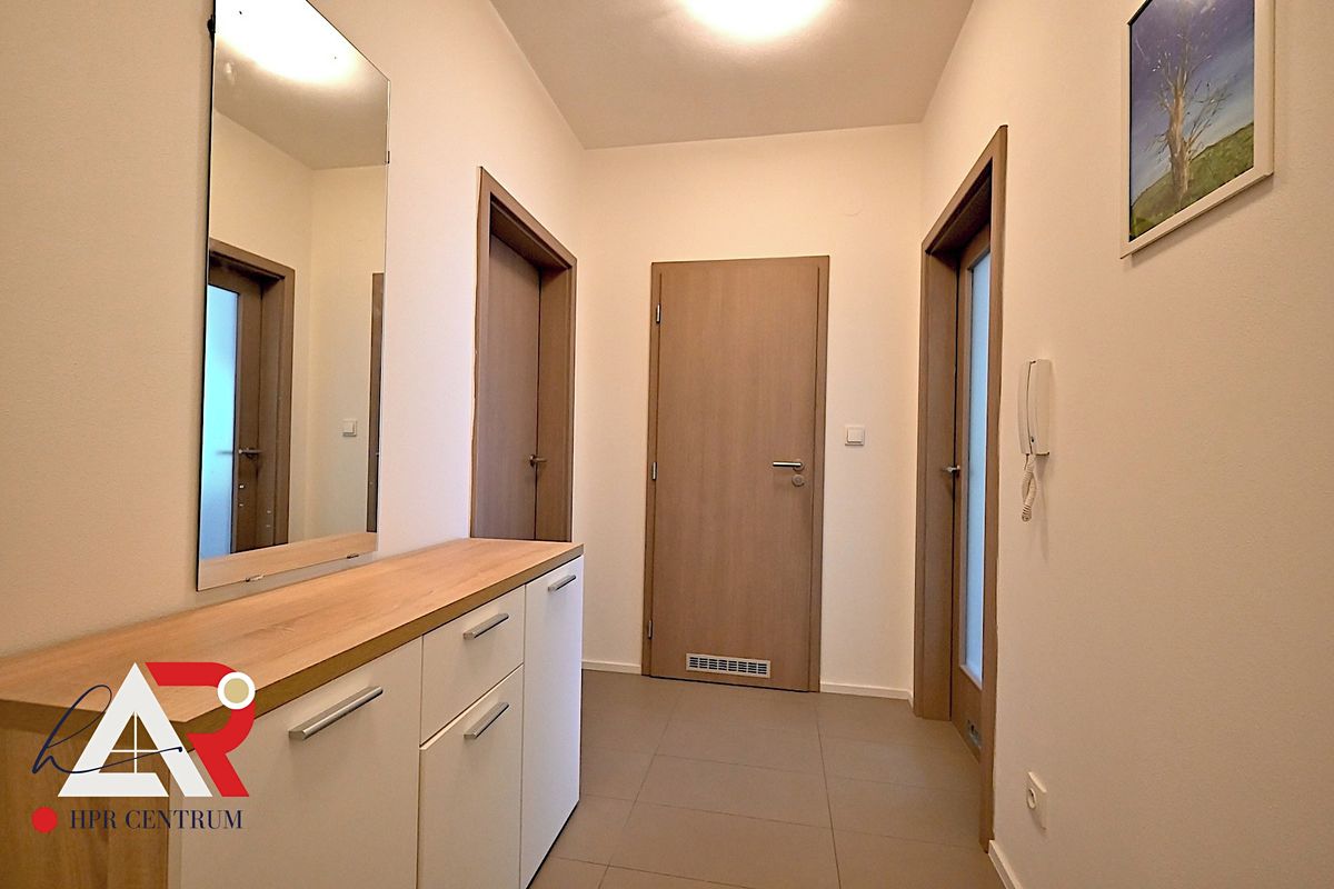 Pronájem bytu 1+kk 40 m² – fotografie 4