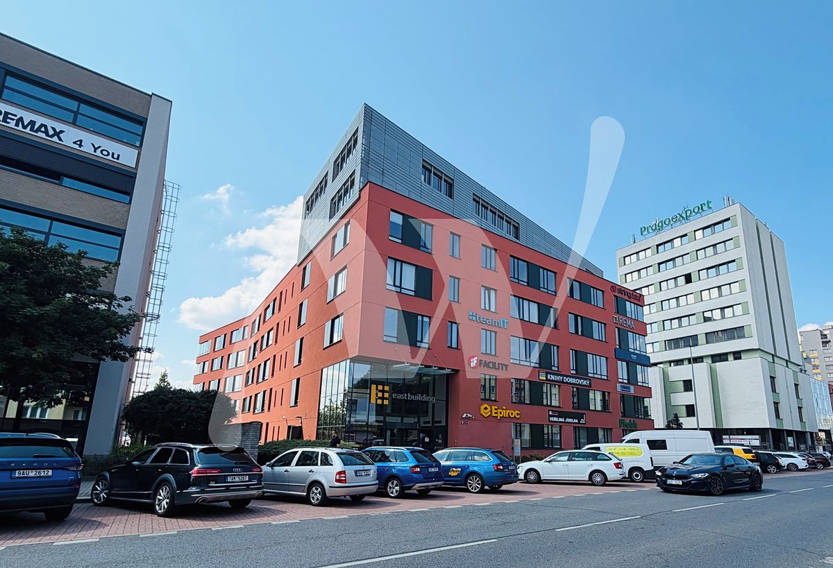 Pronájem kanceláře 339 m² – fotografie 3