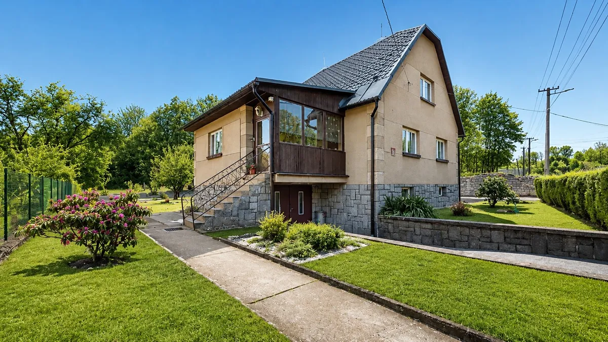 Prodej rodinného domu 177 m², pozemek 1568 m²
