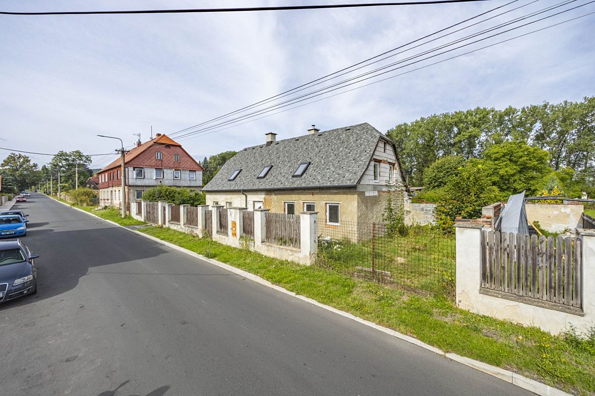 Prodej rodinného domu 387 m², pozemek 1822 m² – fotografie 2