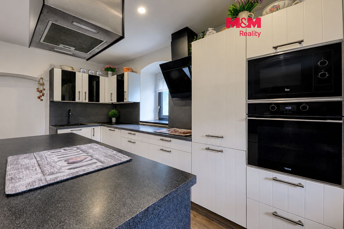 Prodej rodinného domu 200 m², pozemek 489 m²