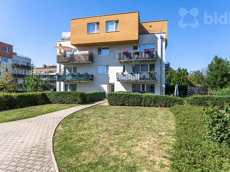 Prodej bytu 1+kk 38 m², Praha – náhled fotky 1