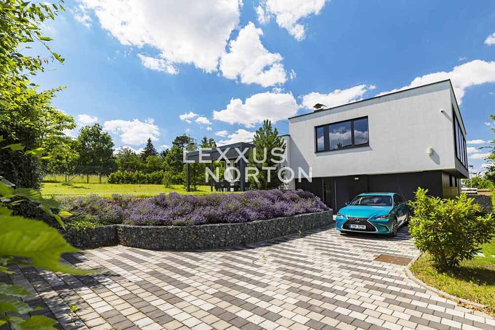 Prodej rodinného domu 267 m², pozemek 959 m²