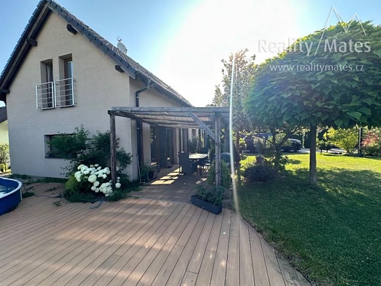 Prodej rodinného domu 230 m², pozemek 617 m² – fotografie 3