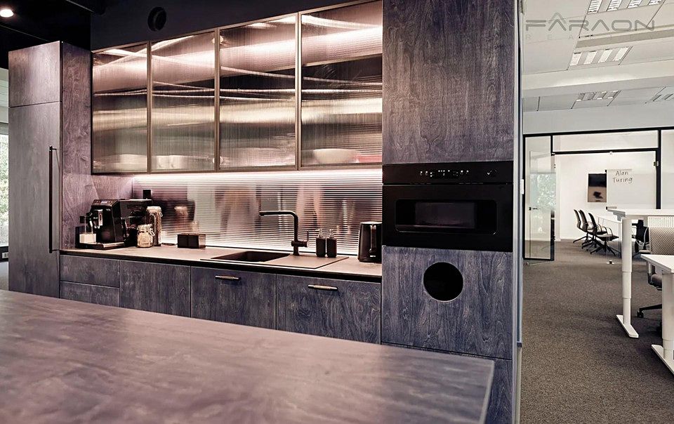 Pronájem kanceláře 342 m² – fotografie 3