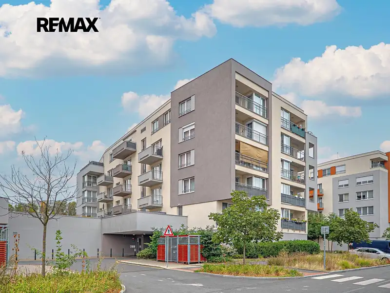 Pronájem bytu 1+kk 33 m², Praha – náhled fotky 1