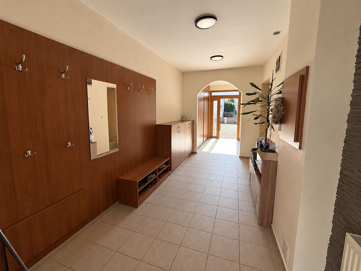 Prodej rodinného domu 230 m², pozemek 407 m² – fotografie 4