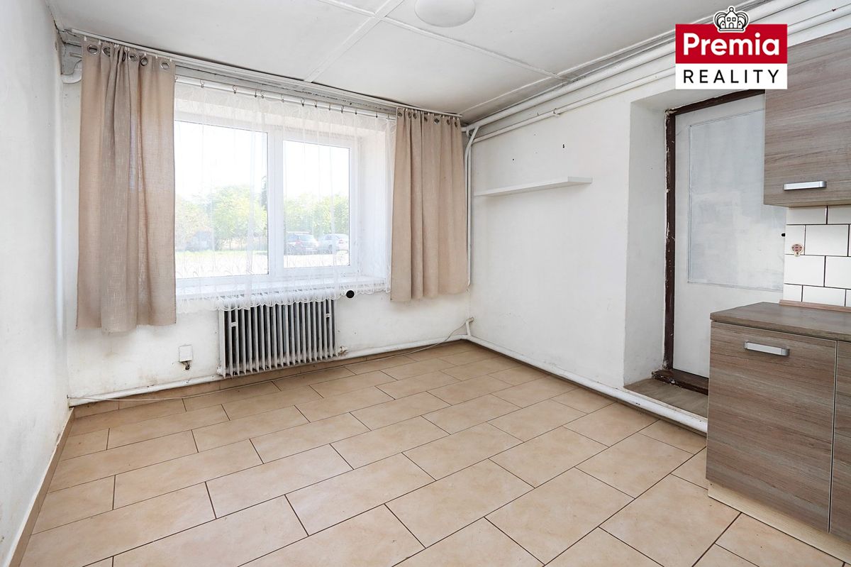 Prodej rodinného domu 230 m², pozemek 833 m² – fotografie 2