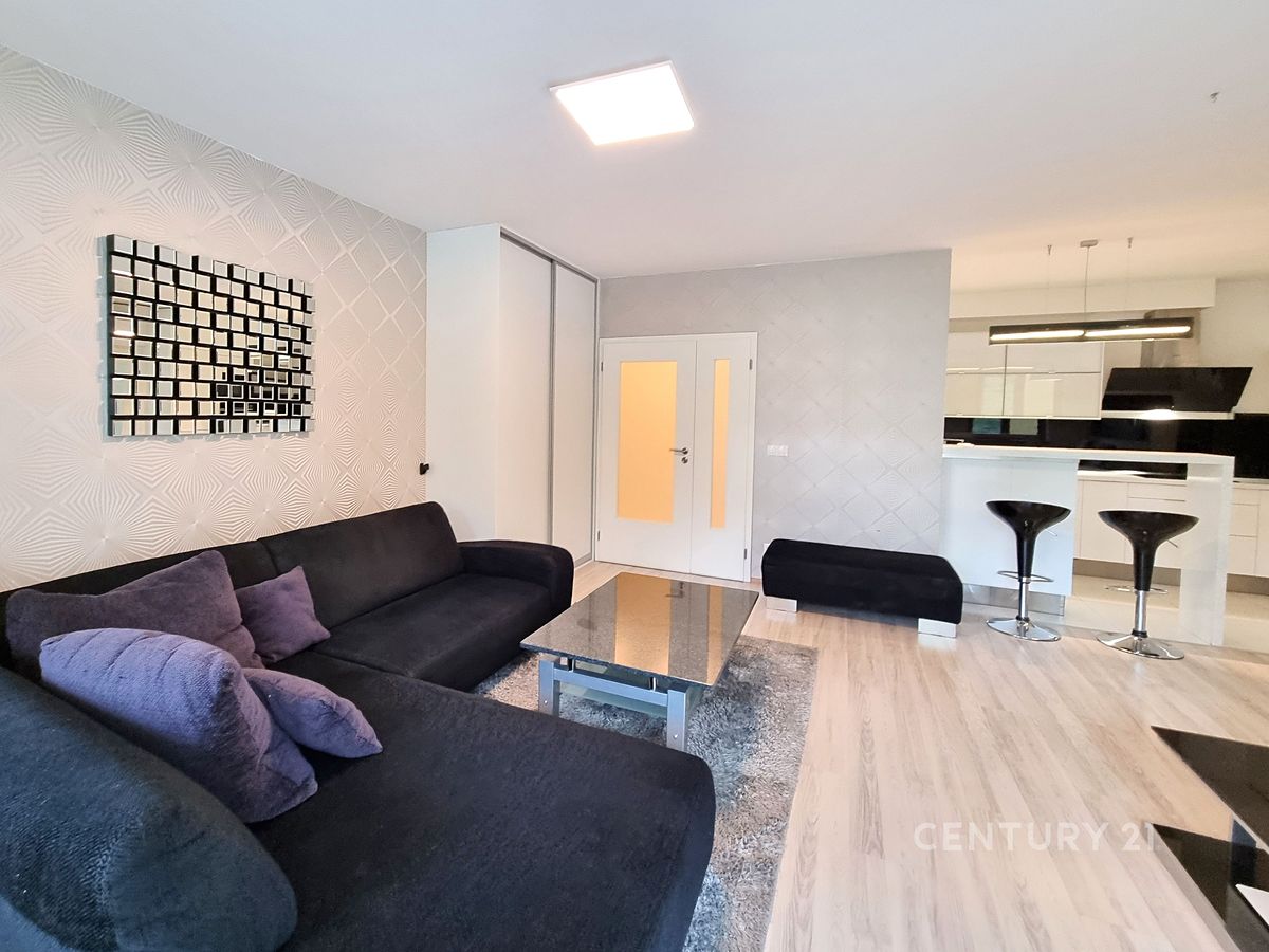 Pronájem bytu 3+kk 95 m² – fotografie 2