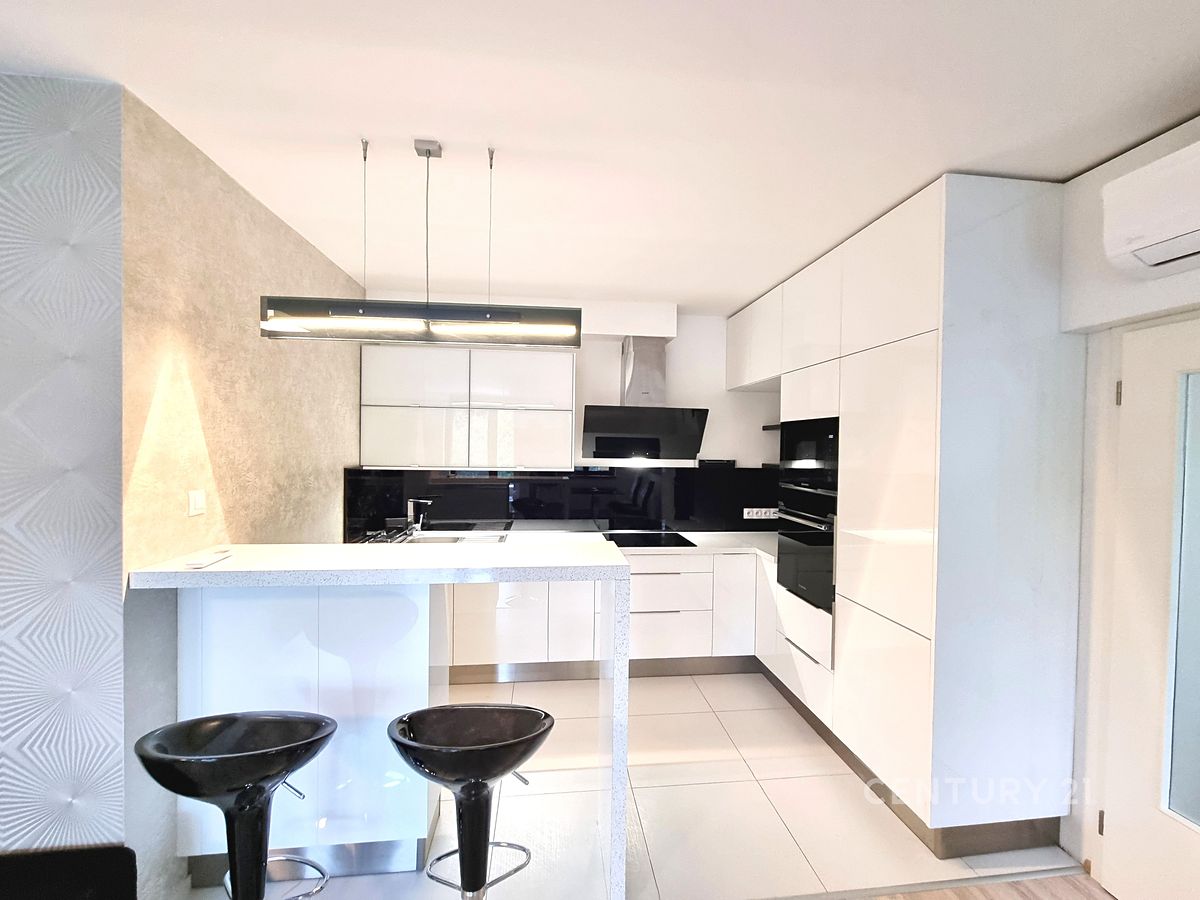 Pronájem bytu 3+kk 95 m² – fotografie 3