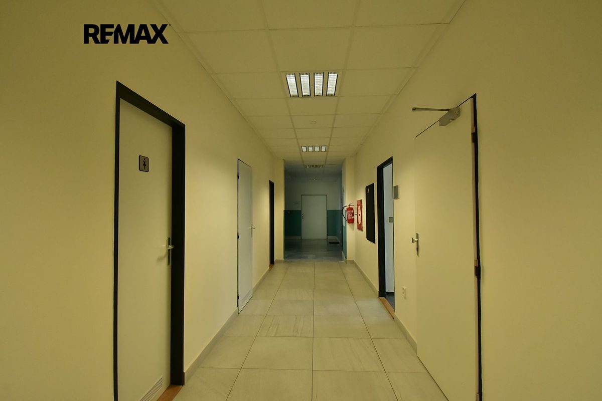 Pronájem kanceláře 35 m² – fotografie 3