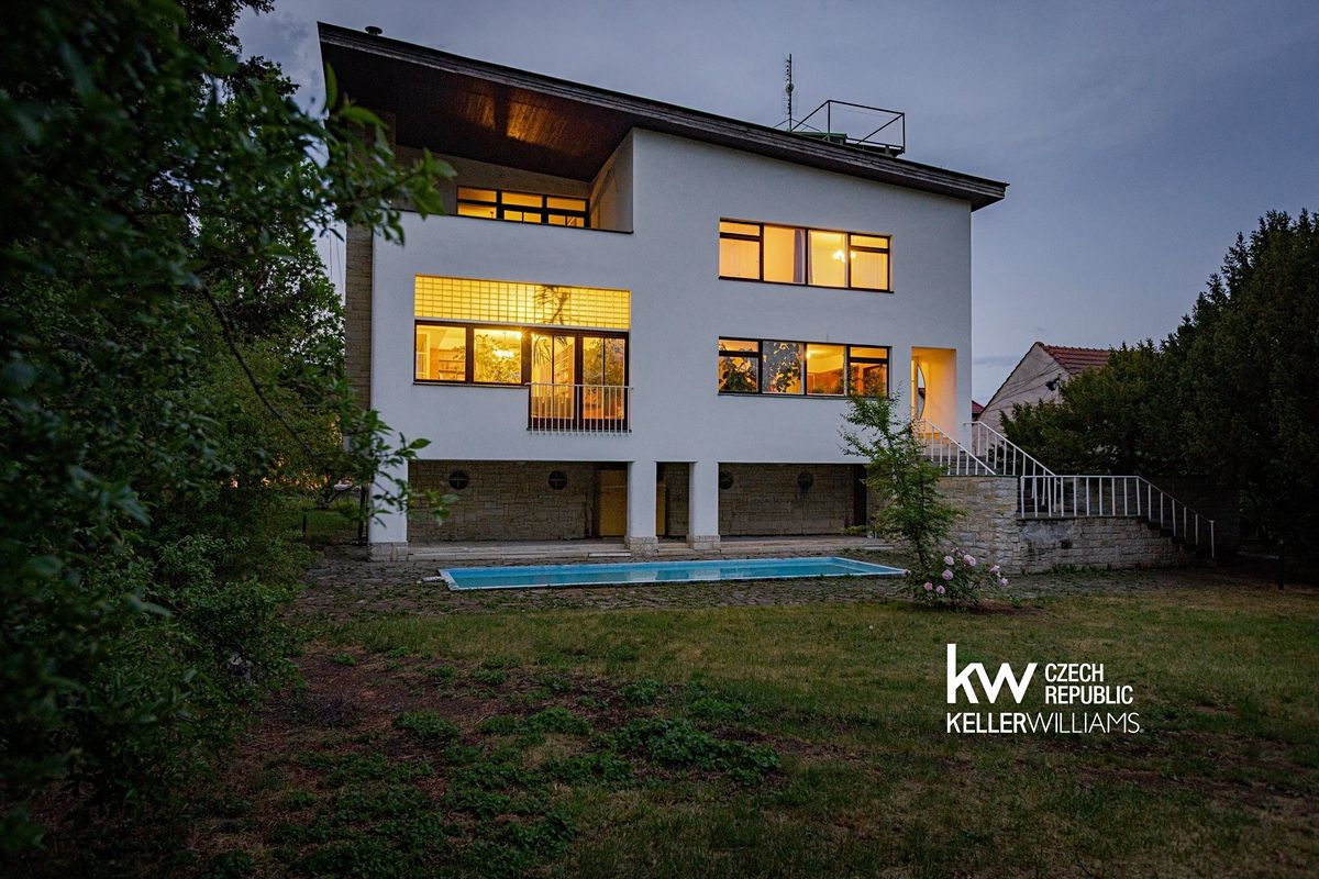 Prodej vily 450 m², pozemek 2523 m² – fotografie 2