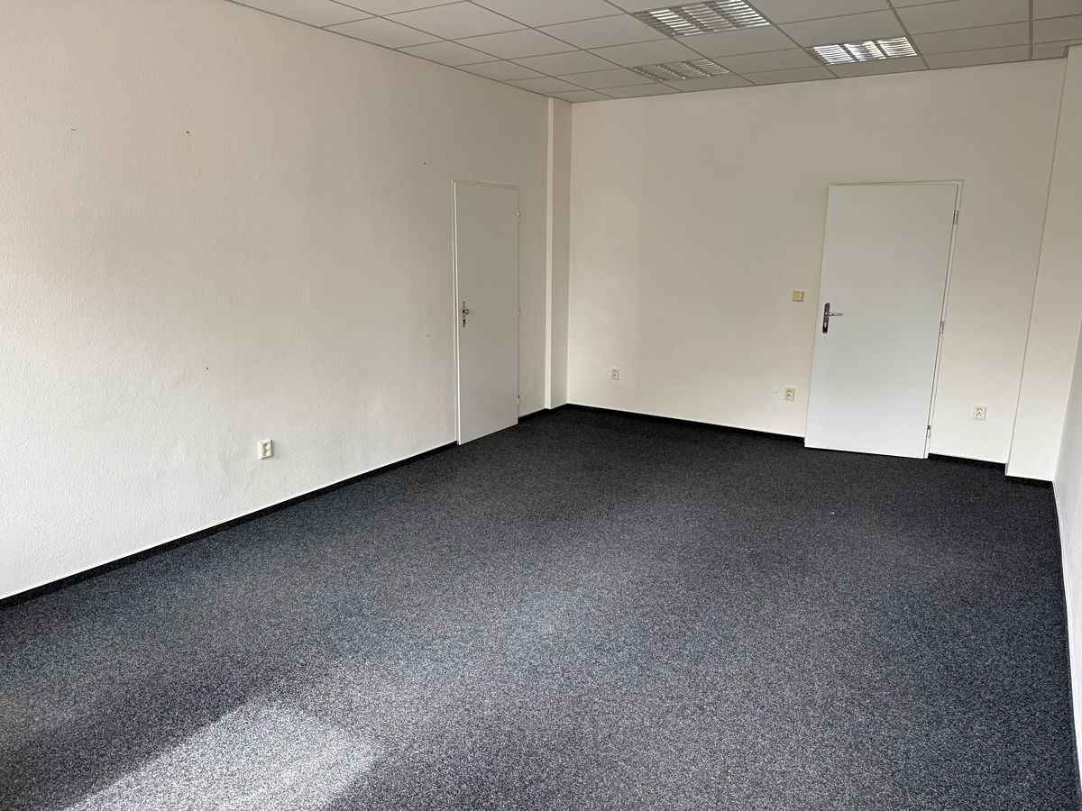Pronájem kanceláře 80 m² – fotografie 2