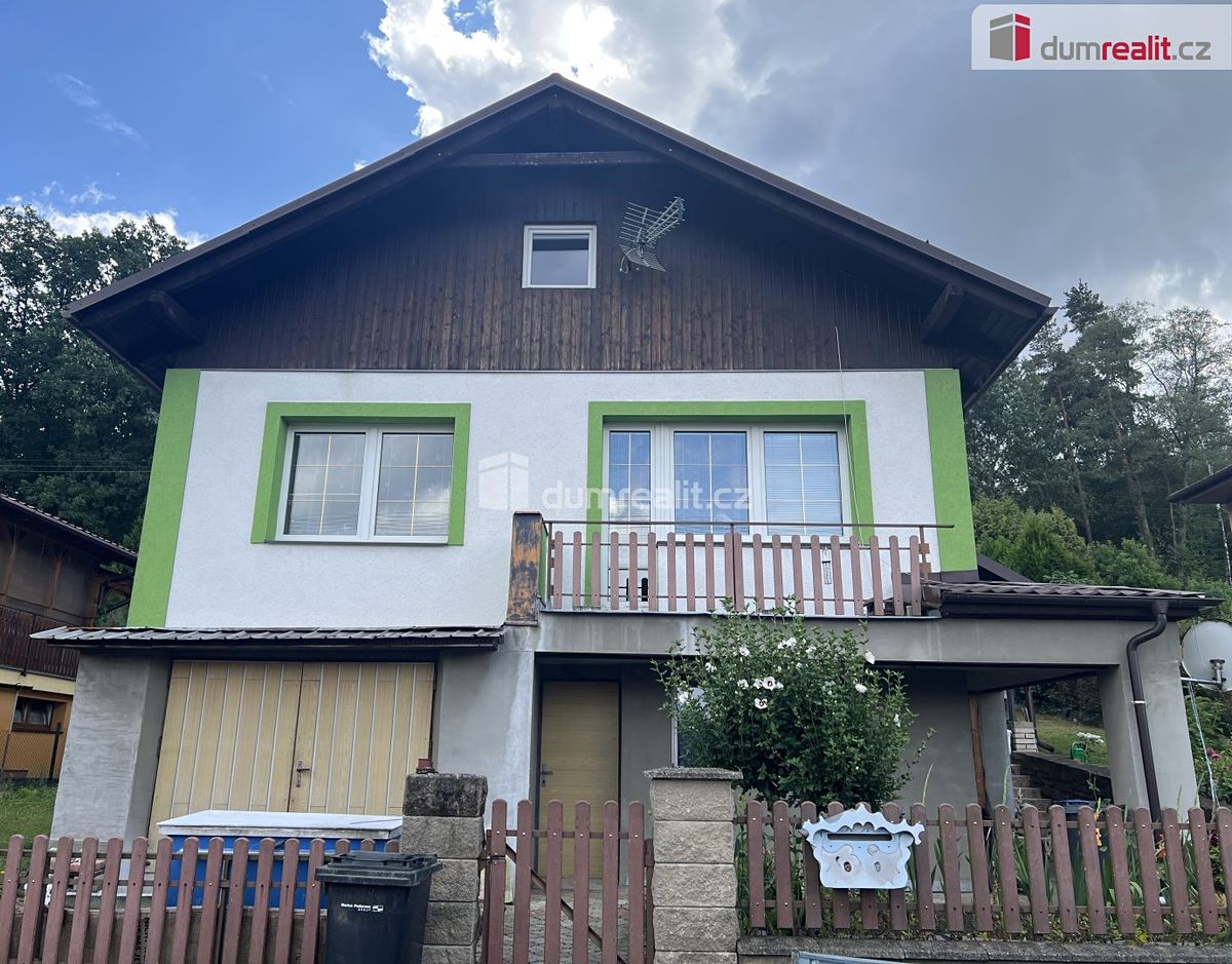 Prodej rodinného domu 220 m², pozemek 709 m²