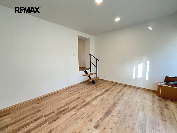 Pronájem bytu 1+kk, 34 m² (4 z 18)