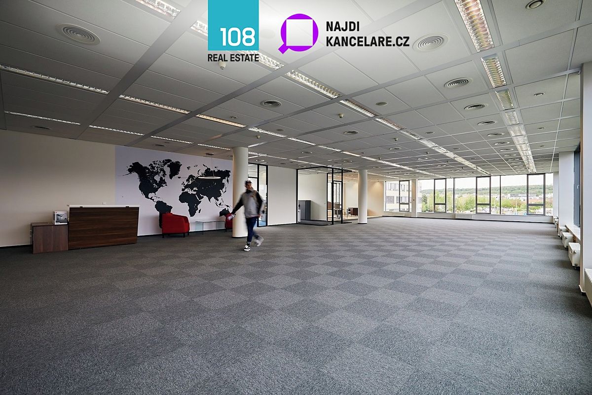 Pronájem kanceláře 1261 m²