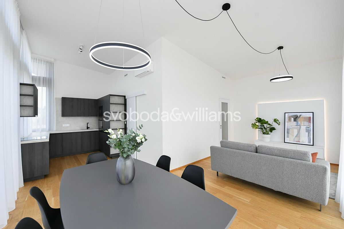 Pronájem bytu 4+kk 118 m² – fotografie 3