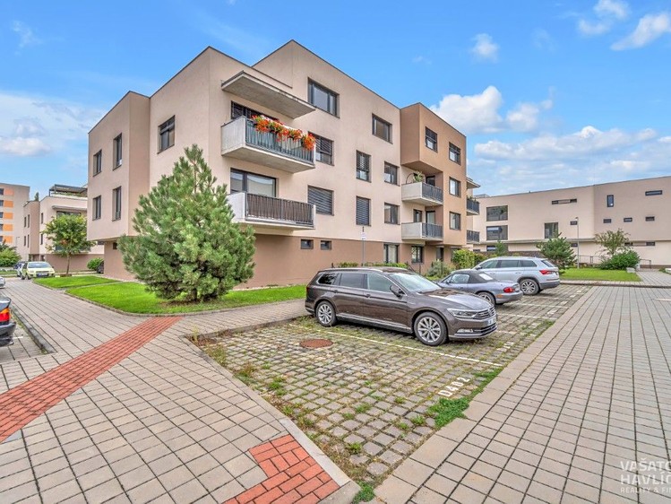 Pronájem bytu 3+kk, 77 m² (18 z 18)
