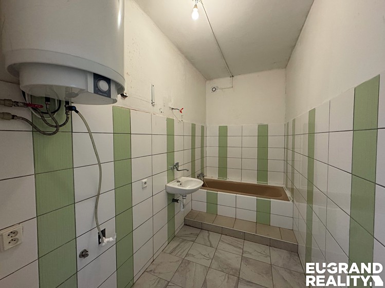 Prodej komerčního prostoru, 1 165 m² (14 z 30)