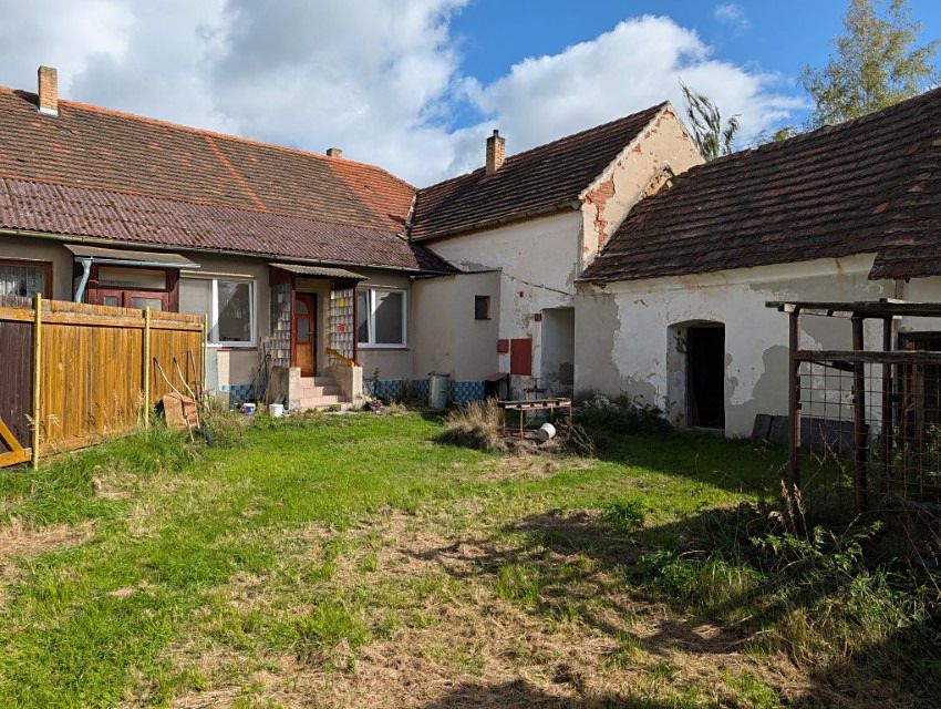 Prodej rodinného domu 380 m², pozemek 964 m² – fotografie 3