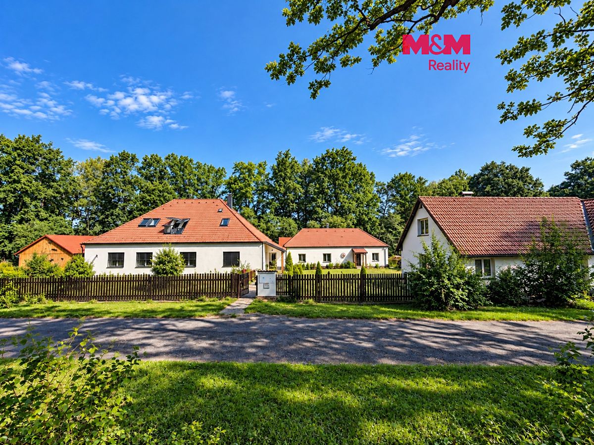 Prodej rodinného domu 429 m², pozemek 6550 m²