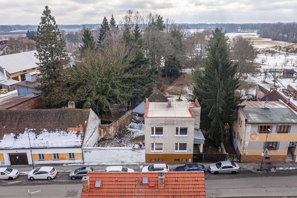 Prodej rodinného domu 230 m², pozemek 1636 m²