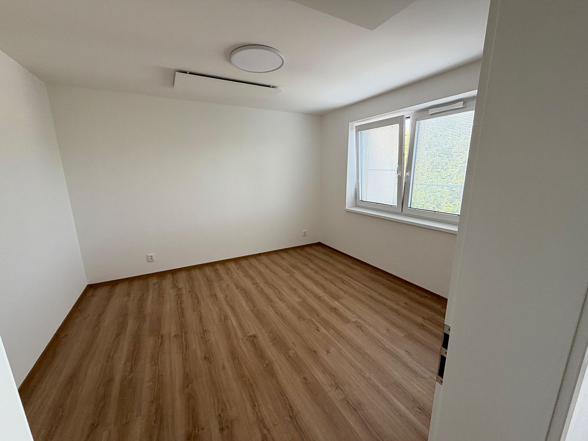 Pronájem bytu 4+kk 86 m² – fotografie 4