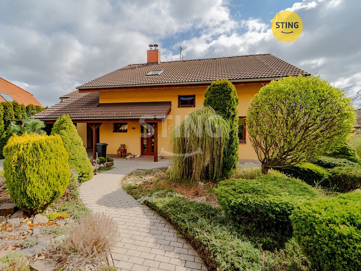 Prodej rodinného domu 198 m², pozemek 995 m²