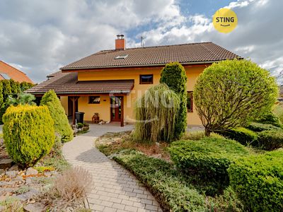Prodej rodinného domu 198 m², pozemek 995 m²