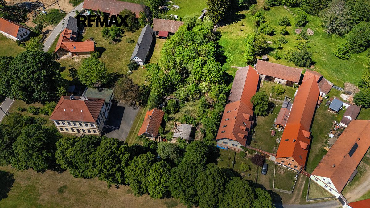 Prodej stavebního pozemku 1677 m² – fotografie 2